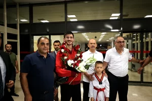 Altın Adam Mahmut Bozteke, Gaziantep’te Coşkuyla Karşılandı